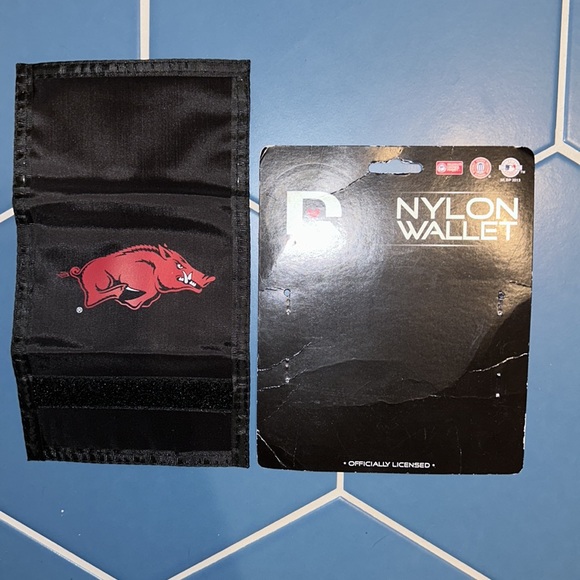Arkansas Razorback Nylon Wallet - Picture 3 of 4